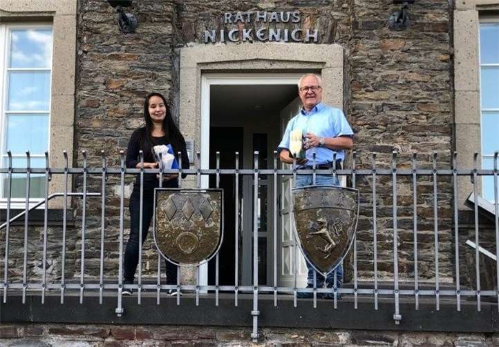 (v.l.) Annalena Schneider und Ortsbürgermeister Detlev Leersch. Foto: privat