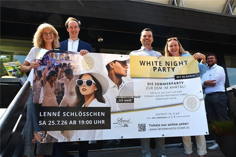 (v.l.) Annette Bartsch, Dominik Neswadba (Geschäftsführer Ahrtal-Werke), Stefan Beck (Bitburger Braugruppe), Aniko Schweigert (Lenné Schlösschen).