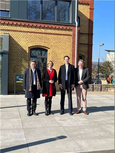 (v.l.) Aus Berlin angereist sind Herr Koch sowie die Vorsitzende der Hauptgeschäftsführung des BDEW Kerstin Andreae. Sie trafen Ahrtal-Werke Geschäftsführer Dominik Neswadba und LDEW Geschäftsführer Horst Meierhofer. Quelle: Ahrtal-Werke GmbH