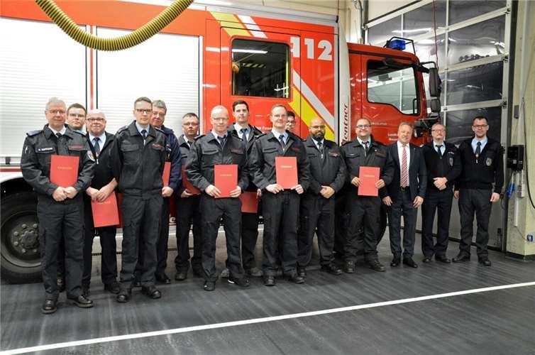 vl: Axel Hoffmann, Alexander Stumpf, Klaus Brettnacher, Jürgen Henn, Herbert Siegel, Lars Gette, Steve Knopp, Pascal Gesellchen, Marc Sachs, Steven Kaul, Imed Merghad, John Tabatt, Hans-Werner Breithausen, Peter Schäfer, Tobias Dittrich.  Fotos: Jonas Fackert – Feuerwehr Kirchspiel Anhausen