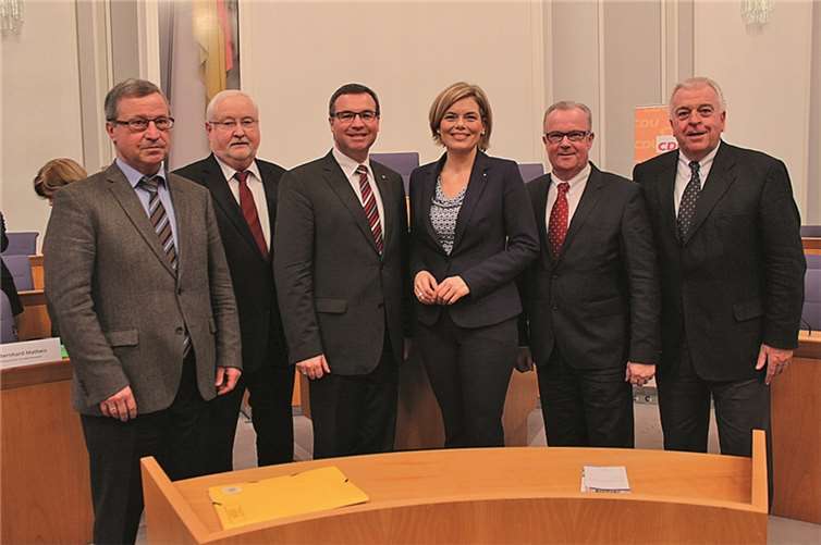 (v.l.): Bernd Kriechel, Klaus Kniel, MdL Horst Gies, MdL Julia Klöckner, Hans-Jürgen Juchem, MdL Guido Ernst. privat