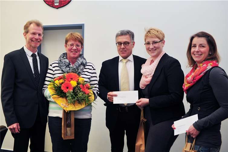 v.l. Bernhard Ockenfels, Waltraud Busenbender, BM Kroeger, Eva - Maria Mühlenstein und Julia Arzdorf.RÜ