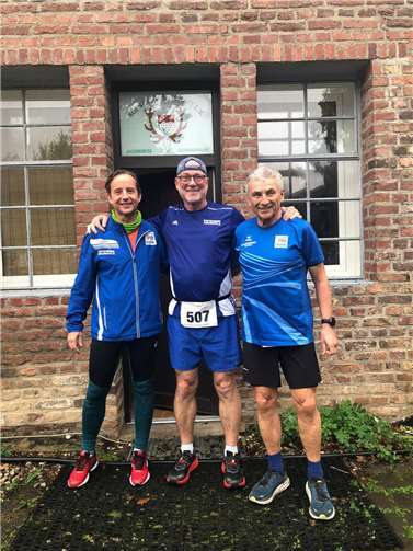 (v.l.) Bernhard Schiffers, Roland Wesche und Klaus Jahnz liefen durch den herbstlichen Königsforst.  Foto: privat