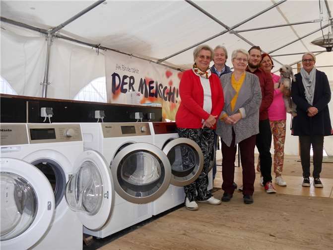 (v.l.) Berta Bauer, Rolf Blume, Edeltraud Braschoß, Kevin Klaar, Ulrike Dobrowolny und Sabine Häring.  Foto: Hospiz-Verein Rhein-Ahr
