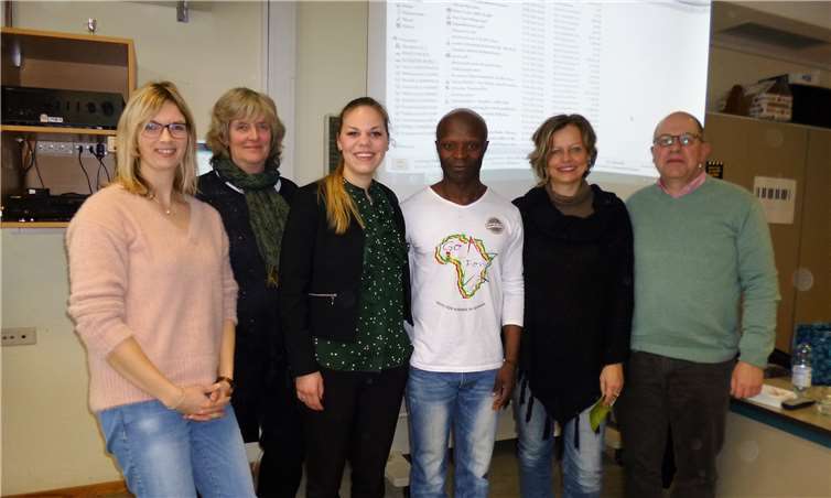 v.l. Britta Fuhr, Martina Groß, Rebekka Rosenthal, Kwasi Heiser, Martina Rheinspitz, Thomas Schuster. Foto: Goethe-Gymnasium