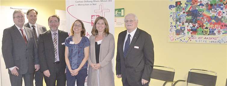 Hilfreiche Antworten zu wichtigen Fragen (v.l.): Bruno Jaeger, Notar Dr. Stephan Schuck, Werner Steffens, Margret Marxen-Ney, Irini Höfer und Pfarrer Helmut Schmidt. privat