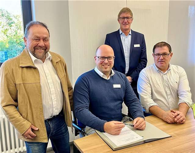 (v.l.) Bürgermeister Alfred Schomisch, Benjamin Alheit, Büroleiter Michael Augel und Personalratsvorsitzender Thomas Montada.  Foto: VG Vordereifel