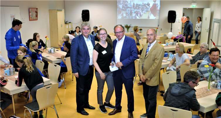 (v.l.) Bürgermeister Claus Peitz, Lisa Scharrenbach (päd. Leiterin), Oberbürgermeister Achim Hütten und Dr. Hans Georg Hansen (CDU Fraktionsmitglied) begrüßten die zahlreichen Gäste im HdF Andernach. Foto: privat