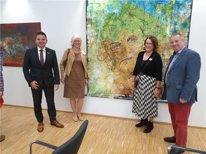 v.l.: Bürgermeister Holger Jung, Karin Weiss und Doris Ohm v. Orgateam der Künstlergruppe, Dr. Stephan Eisel, Vors. Bürger für Beethoven. Foto: privat
