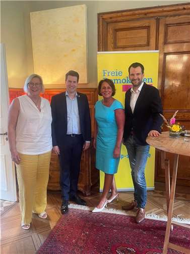 (v.l.) Bürgermeisterin Petra Kalkbrenner, Vorsitzender der FDP Swisttal Michael Heider, FDP-Bundestagsabgeordnete für den Rhein-Sieg-Kreis Nicole Westig, Stellvertretender Bundesvorsitzender der FDP Johannes Vogel. Foto: privat