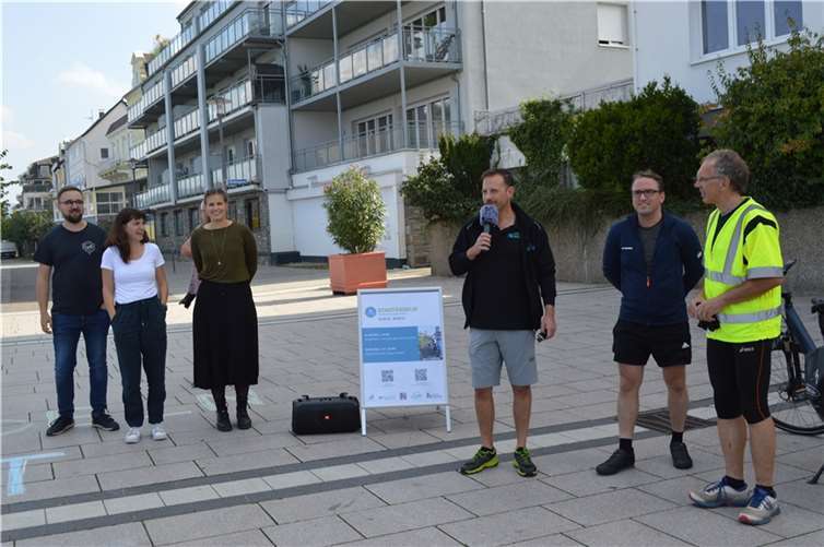 (v.l.) Carsten Schäfer, Chantal Zinke, Clarissa Figura, Björn Ingendahl, Marcel Caspers und Roland Janik.  Foto: AB