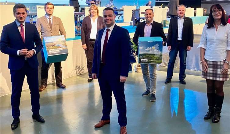 (v.l.) Christian Baldauf, Christian Schuth, Annette Breitkreutz, Torsten Welling, Jens Firmenich, Jörg Meurer und Susanne Hartmann-Etzkorn. Foto: Welling