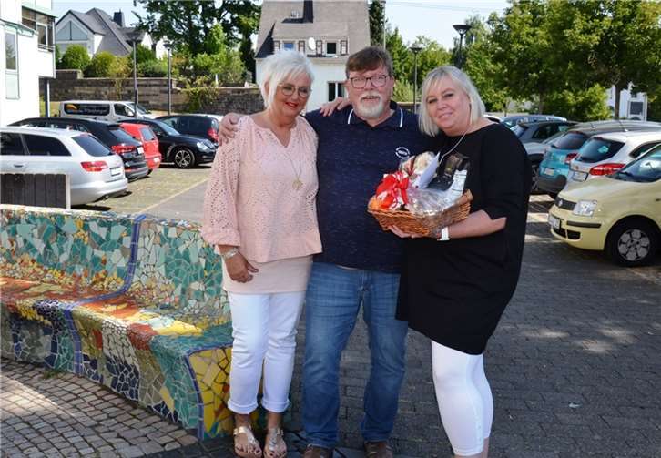 (v.l.) Connie Mintgen-Henigin (Sozialdienstleitung), Andreas Erdmann (Ehrenamtskoordinator), Alexandra Kail (Einrichtungsleitung).  Foto: AWO SZ Sterngarten