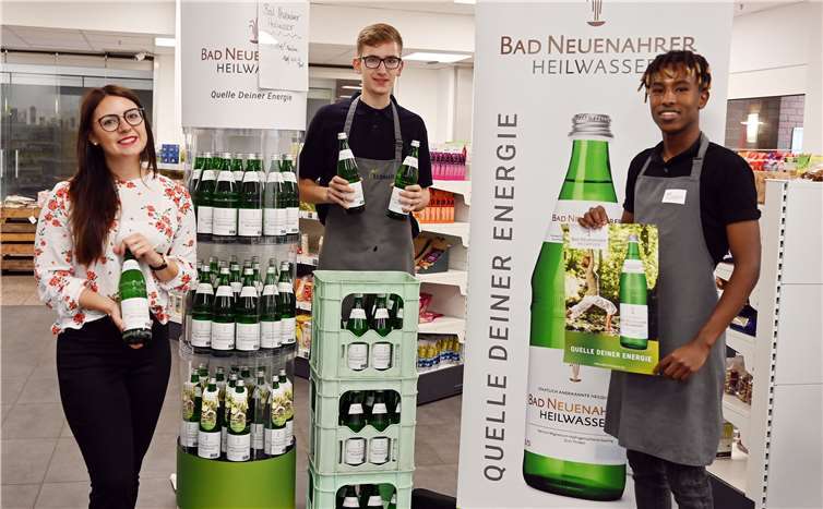 v.l.) Dania Münch von der städtischen Marketing GmbH sowie Kai Wassmuth und Saád Saed, Mitarbeiter des Naturkost- und Biofachmarktes Le Romarin, stellten den Neuzugang im Sortiment vor.Fotos: privat