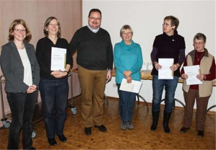 v.l. Daniela Hahn (Büchereileiterin), Christine Bauerfeind, Pfr. Bernhard Dobelke, Edelgard Grede, Sabine Post und Roswitha Becker.privat