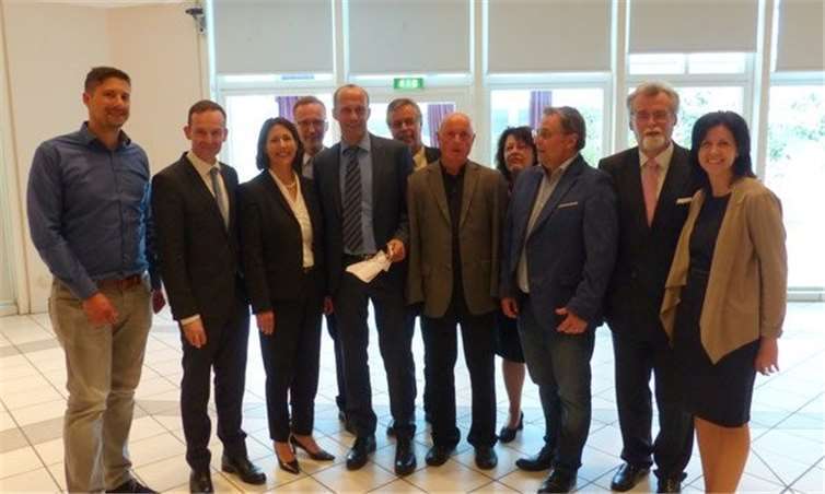 v.l. David Hennchen, Wirtschaftsminister Dr. Volker Wissing, Staatssekretärin Daniela Schmitt, Prof. Martin Kaschny, Alexander Buda, Bernd Altmann, Ulrich van Bebber, Susanne Heun, MdL/Fraktionsvorsitzender Thomas Roth, Justizminister Herbert Mertin, Susanne Rausch-Preißler.Privat