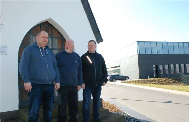 v.l. Die Betriebsratsmitglieder Jürgen Hofmann, Helmut Retterath und der Gesamtbetriebsratsvorsitzende Karl Schubert zeigten sich mit dem Verhandlungsergebnis, das sie für die Kumpels erzielen konnte, zufrieden, obwohl sie die Schließung des Bergwerks akzeptieren mussten.Fotos: Schwarz
