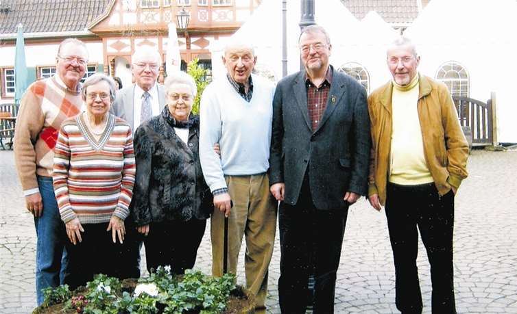 v.l. Dieter Muscheid, Renate Schmitt, Hans-Günter Weber, Marlene Fasel, Jürgen Wehran,Walter Schneider und Wolfgang Greiber.privat