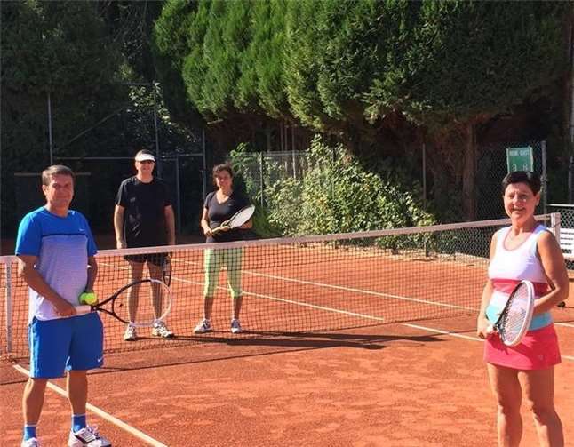 (vl.): Dieter Ünzen, Dr. Janos Palik, Ildiko Palik, Ute Wagner-Ünzen. privat