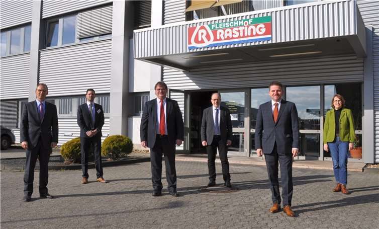 (v.l.) Dirk Schwindenhammer, Wirtschaftsförderer Stadt Meckenheim, Julius Weis, Planungsbüro io-consultants, Wolfgang Ehret, Geschäftsführer Rasting, Heinz-Peter Witt, Technischer Beigeordneter Stadt Meckenheim, Holger Jung, Bürgermeister Stadt Meckenheim, Waltraud Leersch, Leiterin des städtischen Fachbereichs Stadtplanung, Liegenschaften.  Foto: privat