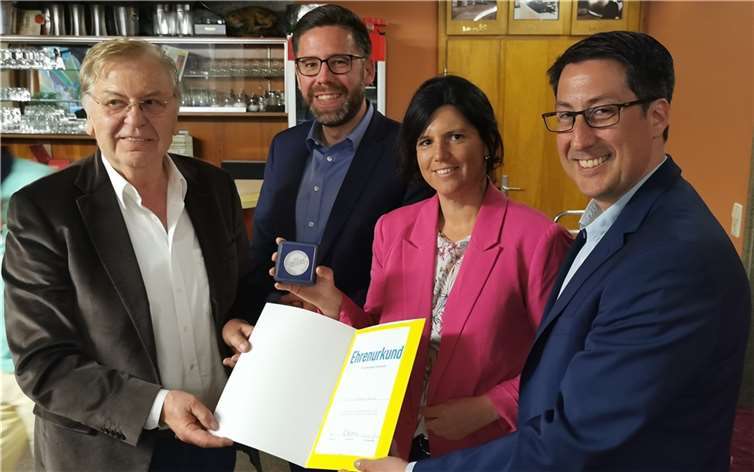 (v.l.) Dr. Hans-Georg Schuh, Philipp Fernis, Carina Konrad und Jürgen Hoffmann.