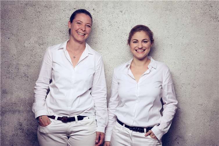 (v.l.) Dr. Miriam Vieweg (Master of Science Kieferorthopädie und Dr. Franziska Kroll (Fachzahnärztin für Kieferorthopädie).  Foto: privat