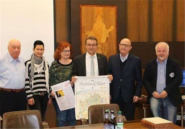 (v.l.) Ehrenvorsitzender Willi Böhm, Ines Lindemann-Günther (Personalratsvorsitzende der Stadt), Hede Schenk (Vorsitzende der Gewerkschaftssenioren, Lotto-Geschäftsführer Jürgen Häfner, Bürgermeister Michael Kessler und DGB-Vorsitzender Ferhat Cato. Foto: privat