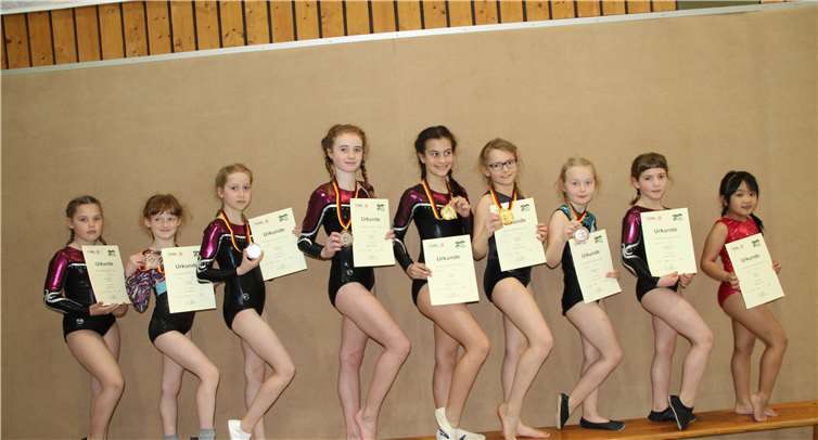 v.l.: Eliana Solodovnikov, Emilia Flato, Franziska Lamert, Emilia Pfaffe, Leonie Scholz, Lena Friesenhahn, Sara Dumitrescu, Elisabeth Schäfer und Isla Miranda. Fotos: Monika Fuchs