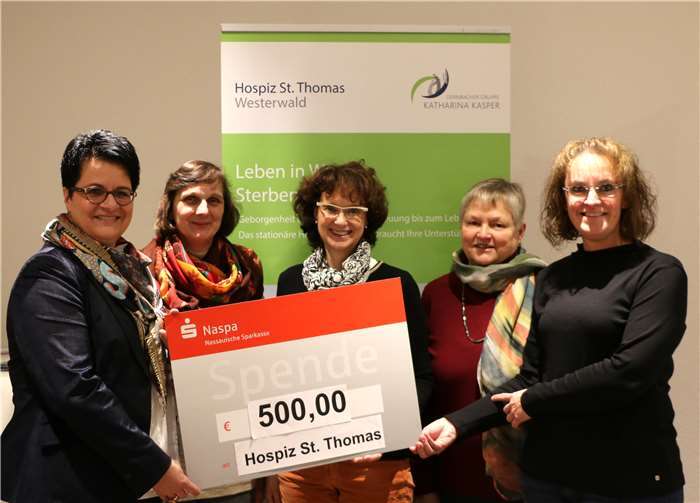 v.l.: Elisabeth Disteldorf (Geschäftsführerin der Katharina Kasper HOSPIZ GmbH), Elisabeth Erfort (Gemeindereferentin), Beate Schröder (Vorsitzende des Ortskirchenausschusses des Kirchortes Höhr-Grenzhausen), Barbara Specht (Festorganisatorin) und Eva-Maria Hebgen (Leiterin Hospiz St. Thomas). Katharina Kasper Gruppe