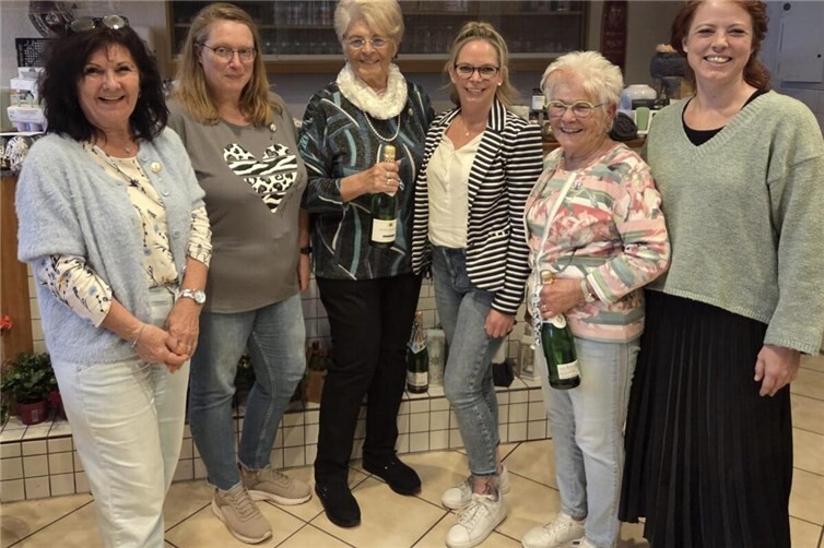 v.l. Erika Labonte, Sandra Laux, Erika Hilbig, Steffi Dennert, Hanne-Lore Heinz, Desiree Teitge