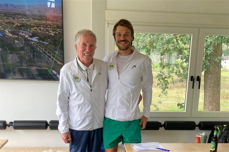 (v.l.) Erno Mahler, HTC-Legende und Alexander Leeser, HTC-Sportwart
