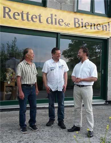 (v.l.): Erwin Golz; Imker, Thomas Merz; Erster Vorsitzender der Bienenfreunde Monrepos und Dr. Jan Bollinger; AfD.Privat