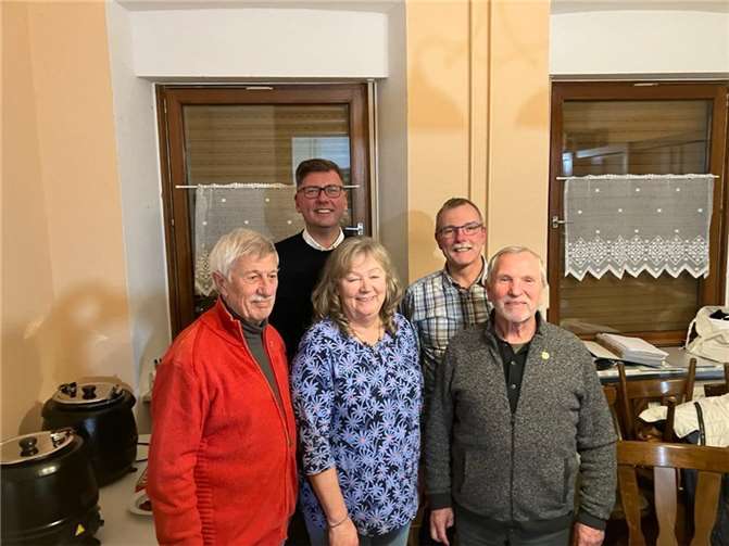 (v.l.) Ewald Zepp, Pastor Dr. Artur Schmitt, Monika Bühler, Claus Heuft und Alfons Mauermann.  Foto: privat