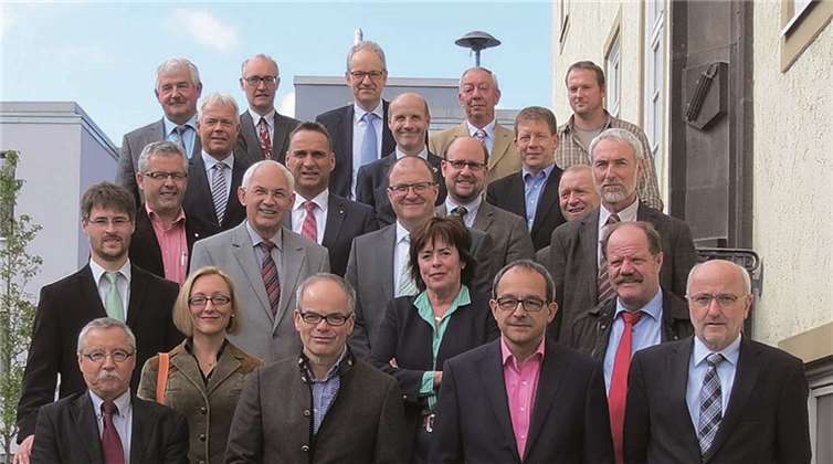 v.l. Frank Heistermann, 1. Vorsitzende der Beschlussabteilung Bundeskartellamt (Bonn); Vera Müller, Justiziarin Umweltministerium Mainz; Dr. Jens Jacob, Leiter Landesforstverwaltung Rheinland-Pfalz; Ute Kreienmeier, Referatsleiterin Kommunalwald DStGB, Bürgermeister Roland Burger (Buchen), Präsident Forstkammer Baden-Württemberg; Bürgermeister Küber, Rieneck; Verbandsdirektor Winfried Manns, Vorsitzender Forstausschuss „Deutscher Kommunalwald“, Georg Bauer, Technischer Berater FECOF; Gastgeber Bürgermeister a.D. Hermann-Josef Romes und Bürgermeister Guido Nisius.Thomas Rausch
