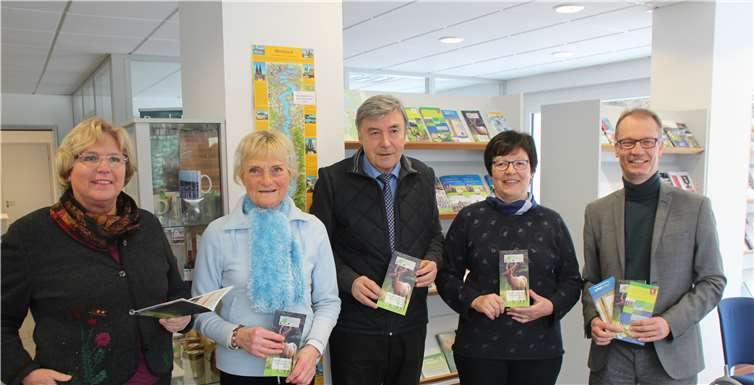 (v.l.) Gabriele Hermann-Lersch, Kulturwart Karin Busch, 1. Vorsitzenden Hans Imo, Schriftführerin Mechthild Dierschke sowie Holger Klemm stellten die neue Broschüre vor. Fotos: KMI