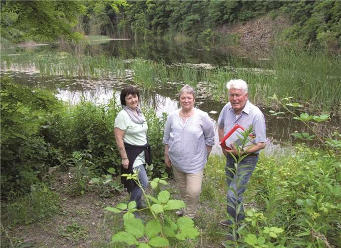 v.l. Gabriele Schoop, Fraktionsvorsitzende der SPD im Gemeinderat, Renate Pepper, Stellvertretende Vorsitzende SPD-Ortsverein Dattenberg und Joachim Drumm, Vorsitzender des SPD-Ortsverein Dattenberg.privat