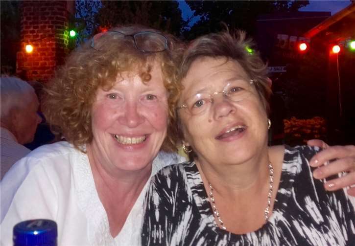 (v.l.) Gerda Schmitz und Caroline Laufenberg.