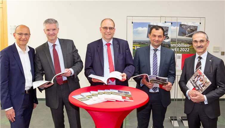 v.l.: Gerhard Grün (stv. Vorstandsmitglied), Thomas Paffenholz (Vorstandsmitglied), Dirk Velten (Leiter Immobilienvermittlung), Toni Dimitrievski (stv. Vorstandsmitglied), Dr. Hermann-Josef Richard (Vorstandsvorsitzender). Foto: privat