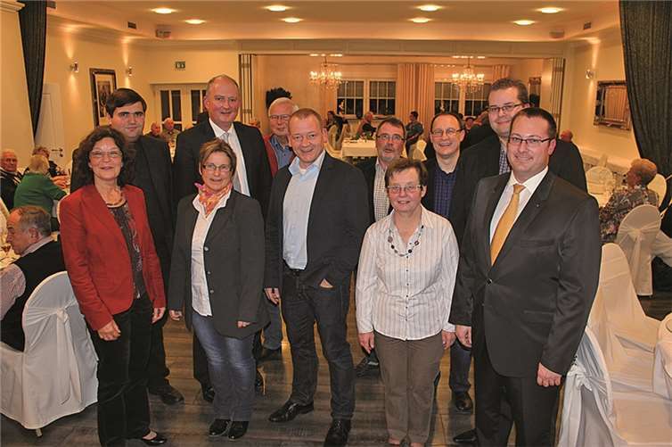 (v.l.): Gerti Endres, Christian Schneider, Claudia Schneider, Gerd Raspiller, Anton Reiter, Gerd Klasen, Hans-Paul Kolligs, Dr. Annemarie Bernhard, Walter Weber, Daniel Schnack und Gino Gilles.privat
