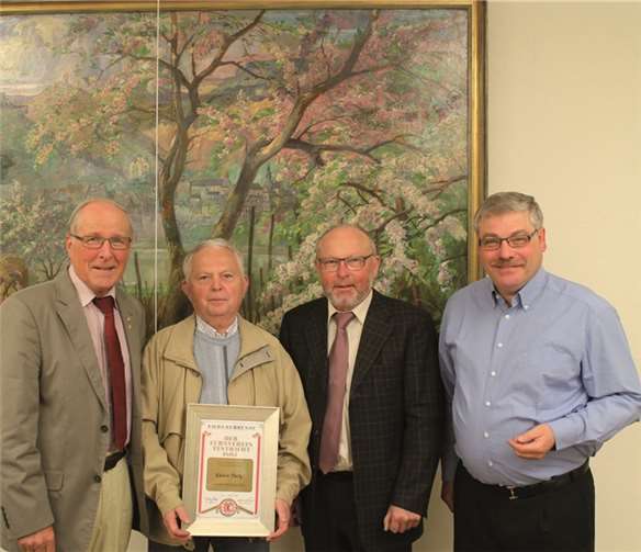 v.l. Geschäftsführender Vorsitzender Wilfried Gerdes, Ehrenmitglied Eduard Stark, Turngauvorsitzender Willy Köberlein und Repräsentierender Vorsitzender Willy Müller.privat