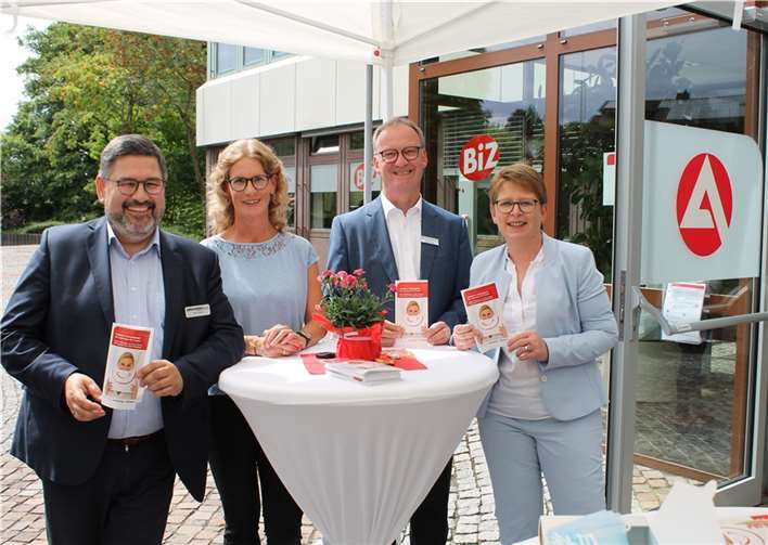 (v.l.) Geschäftsführer Jobcenter Westerwald Christian Reitz, Bereichsleiterin Jobcenter Rhein-Lahn Sonja Wörsdörfer, Geschäftsführer Operativ Arbeitsagentur Dieter Knopp sowie Schirmherrin und MdB Dr. Tanja Machalet. Foto: Agentur für Arbeit Montabaur