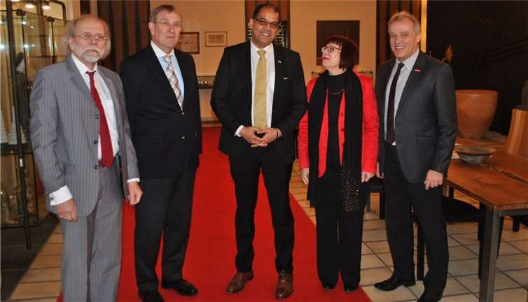 (v.l.) Geschäftsführer Manfred Rube, Hauptgeschäftsführer Alexander Baden, S.E. Igor Cesar, Projektleiterin Dr. Evelina Parvanova, HwK-Präsident Kurt Krautscheid. Foto: HwK Koblenz