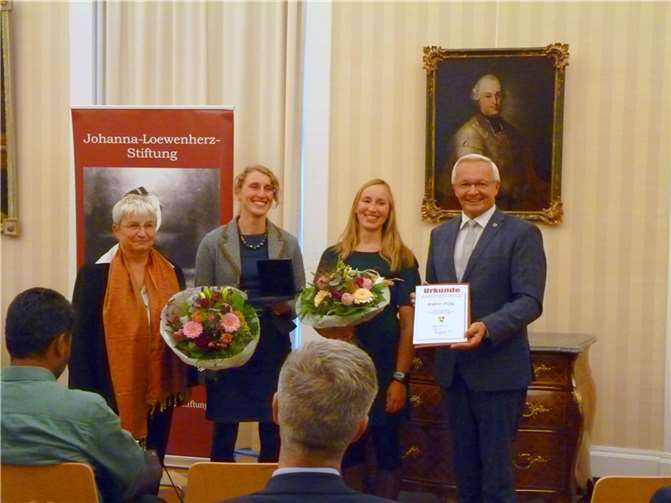 v.l.: Geschäftsführerin Doris Eyl-Müller, Preisträgerin Katrin Pütz,Christine Fries, Landrat Achim Hallerbach. Fotos: HE