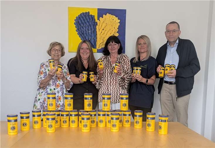 (v.l.) Gudrun Mieth-Leichsenring (Past-Präsidentin Lions Club). Nadine Herkendell (Pflegedienstleitung), Renate Diefenbach (Präsidentin Lions Club), Franziska Rink (Pflegedienstleitung) und Heiner Wurm (Schatzmeister Lions Club).  Foto: privat
