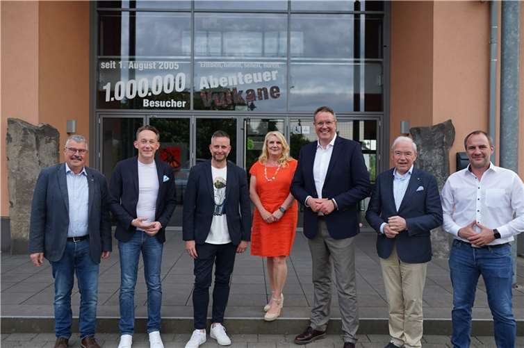 (v.l.) Hans Peter Ammel, Marc Ruland, Marko Boos, Claudia Marbach-Mais, Alexander Schweitzer, Gernot Mittler und Christian Daum.  Foto: Benjamin Kastner