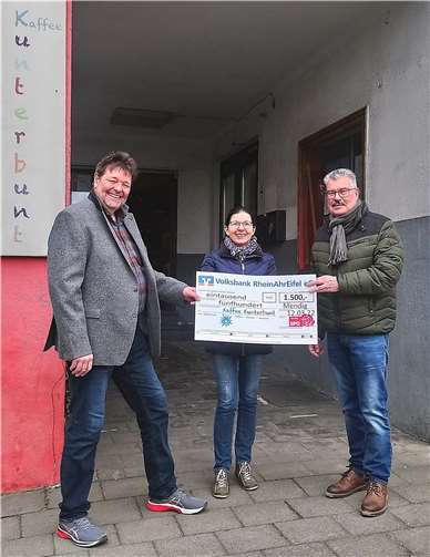(v.l.) Helmut Selig (SPD-Fraktionsvorsitzender im Stadtrat), Petra Wienpahl und Stadtbürgermeister Hans Peter Ammel.  Foto: privat