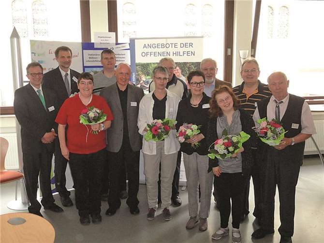 (v.l.) Hintere Reihe: Stefan Möller, Dr. Ralf Riegel, Michael Hoffarth, Dr. Thöner Steffens, Klaus Cremer, Reinhard Danneleit. Vordere Reihe: Beate Fritz, Ulrich van Bebber, Karin Friele, Rosemarie Pante, Ina Riegel, Herbert Buchner. Privat