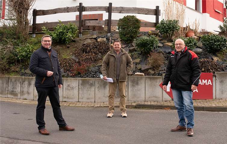 (v.l.) Horst Gies MdL (CDU), Ralf Schmidt (Geschäftsführer Panorama Sauna) und Michael Schneider (CDU). Foto: privat