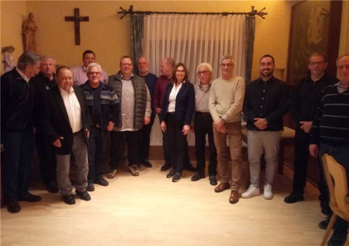 (v.l.) Hubert Müller, Walter Kuhl, Alfred Schomisch, Mario Heinrichs, Josef Keuler, Mario Schäfer, Hans-Peter Lambertz, Lothar Waldorf, Mechthild Heil, Josef Groß, Andreas Mannebach, Christian Schomisch, Hors Andres und Helmut Schmitt.  Foto: privat