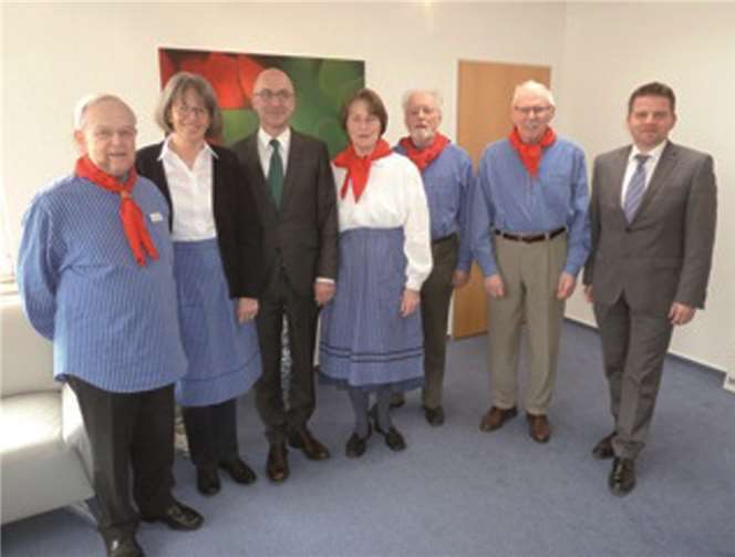 v.l. Hunold Frhr. v. Nordeck (Pressesprecher), Dagmar Mettendorf, Bert Spilles (Bürgermeister), Sibylle Frfr. v. Nordeck, Dr. Volker Boehm (Schriftführer), Hans-Günter Mettendorf (Mühlenmeister) und Holger Jung (Erster Beigeordneter).privat